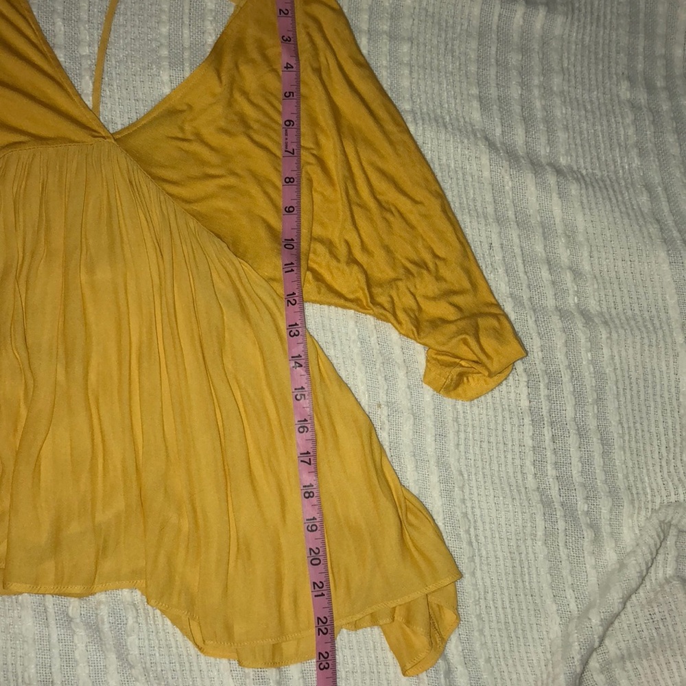 •Yellow Flowy Top• - Picture 4 of 5
